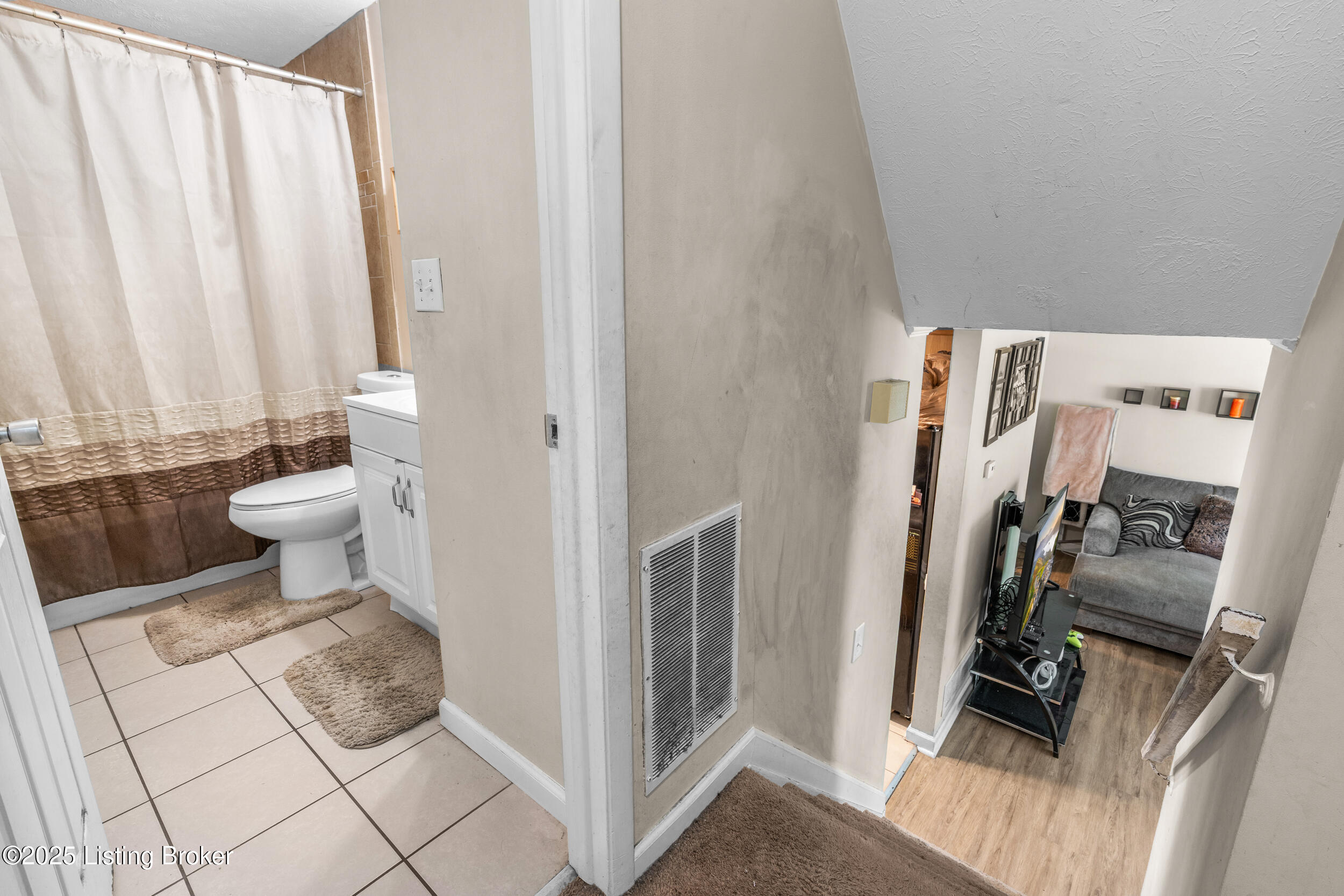 8808 Running Fox Cir, Louisville, Pennsylvania image 15