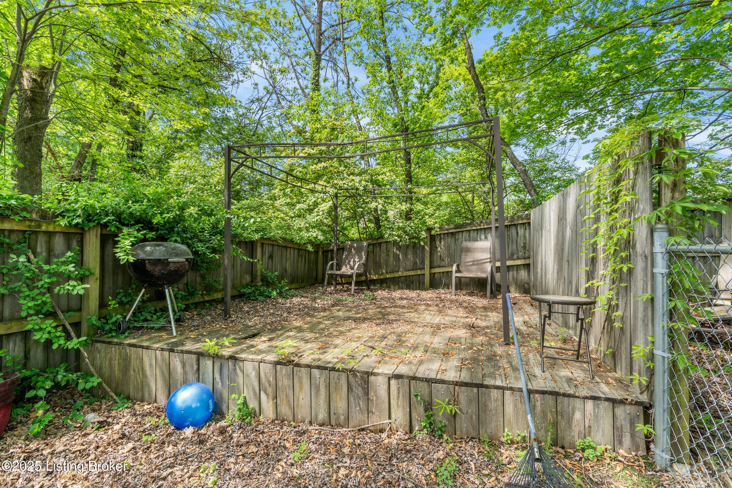 8808 Running Fox Cir, Louisville, Pennsylvania image 33
