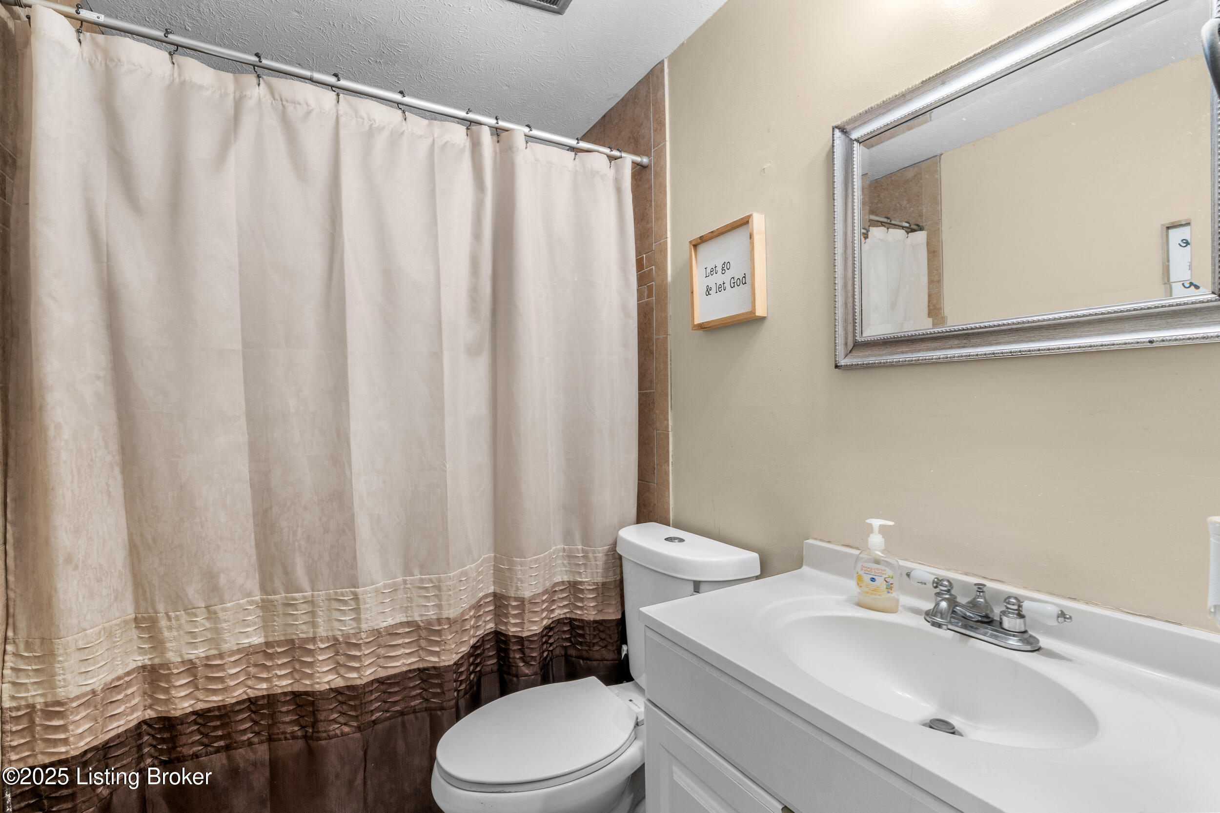 8808 Running Fox Cir, Louisville, Pennsylvania image 16
