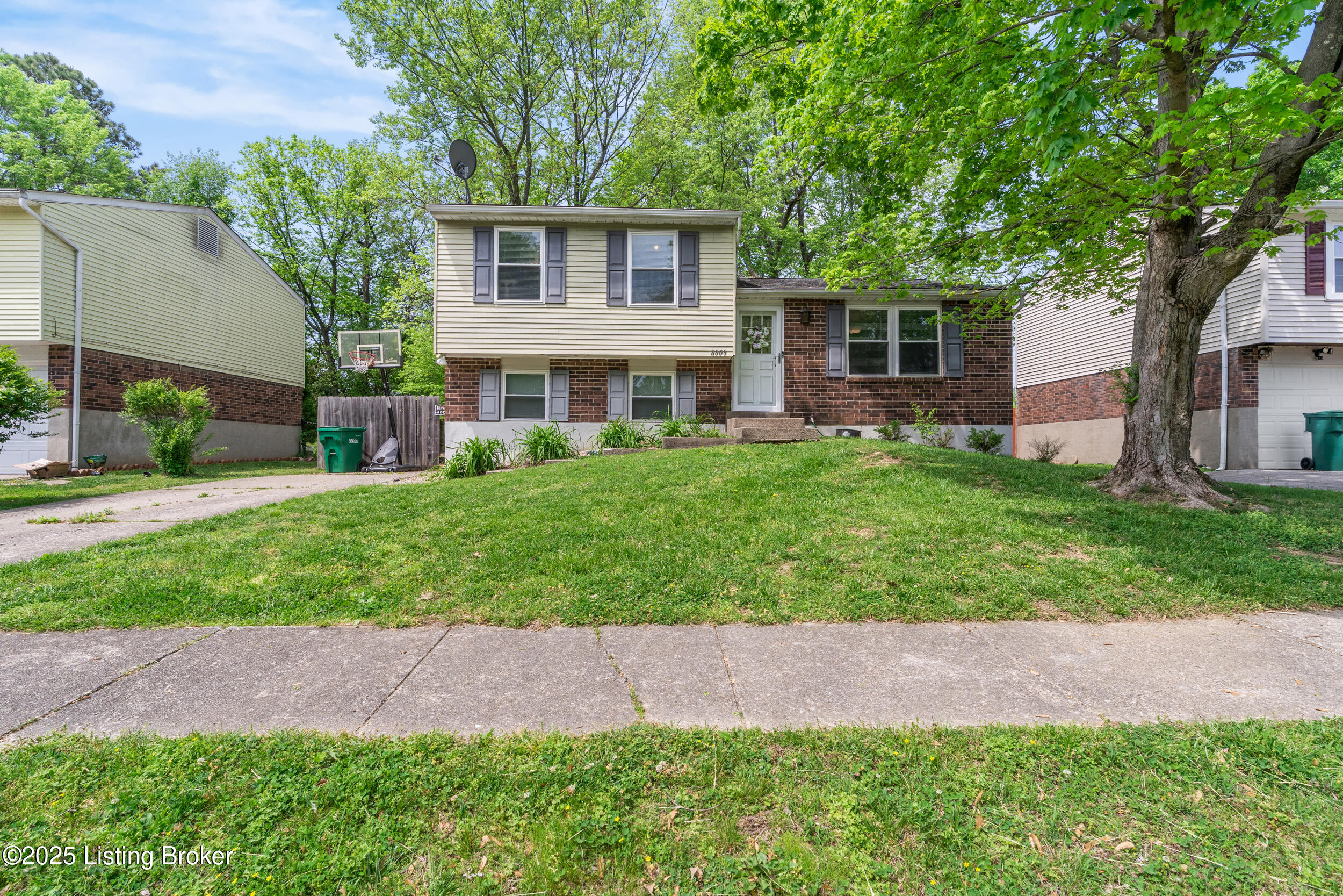 8808 Running Fox Cir, Louisville, Pennsylvania image 1