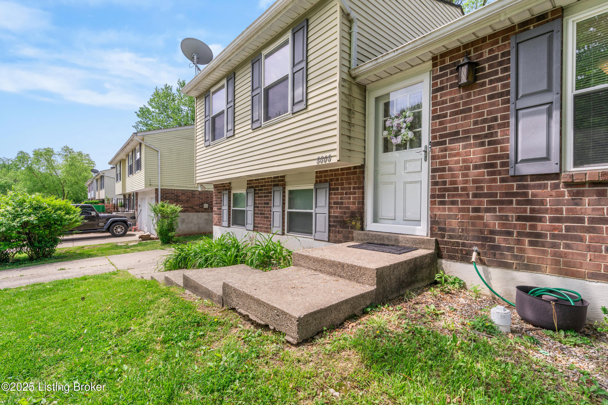 8808 Running Fox Cir, Louisville, Pennsylvania image 3