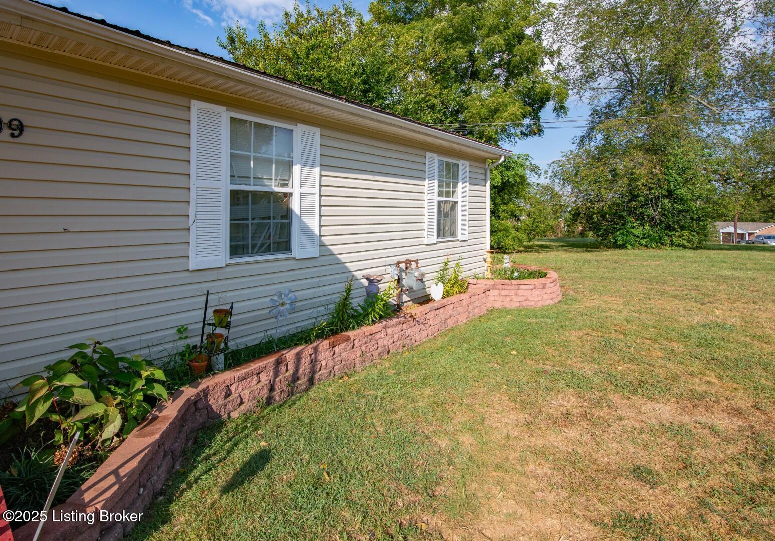 609 Moore Dr