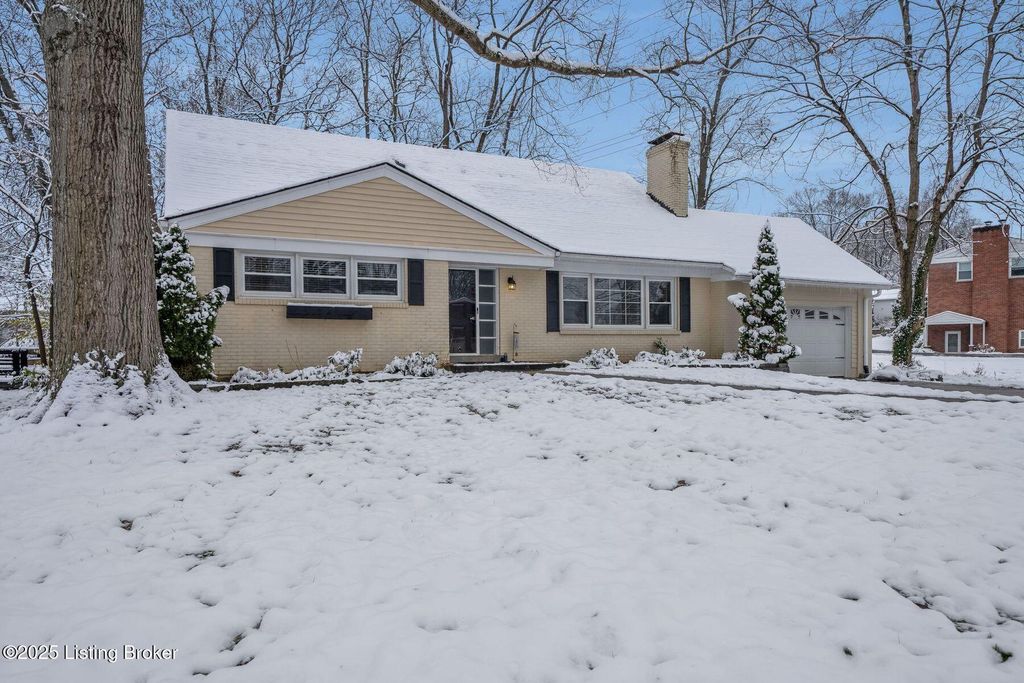 Photo of 4324 Foeburn Ln, Louisville, KY 40207 (MLS # 1705159)