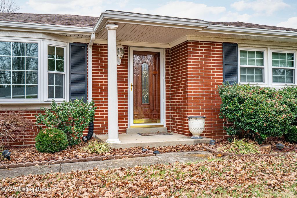 Photo of 6505 Sherlock Way, Louisville, KY 40228 (MLS # 1705278)