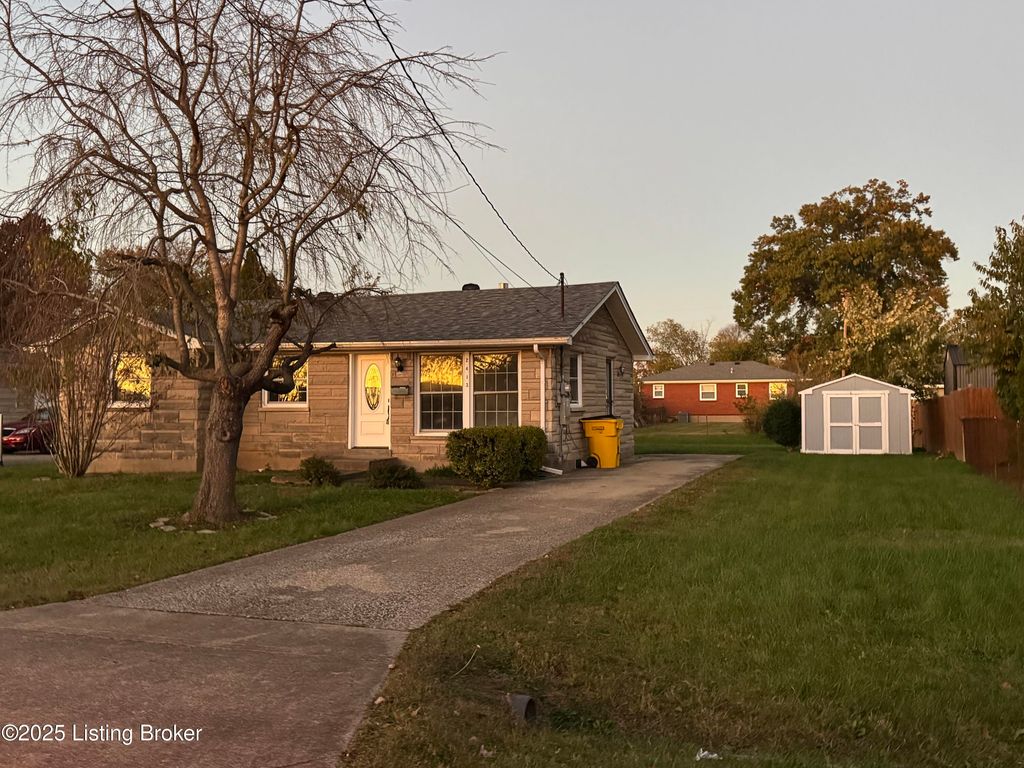 Photo of 2413 Paddock Ln, Louisville, KY 40216 (MLS # 1704901)