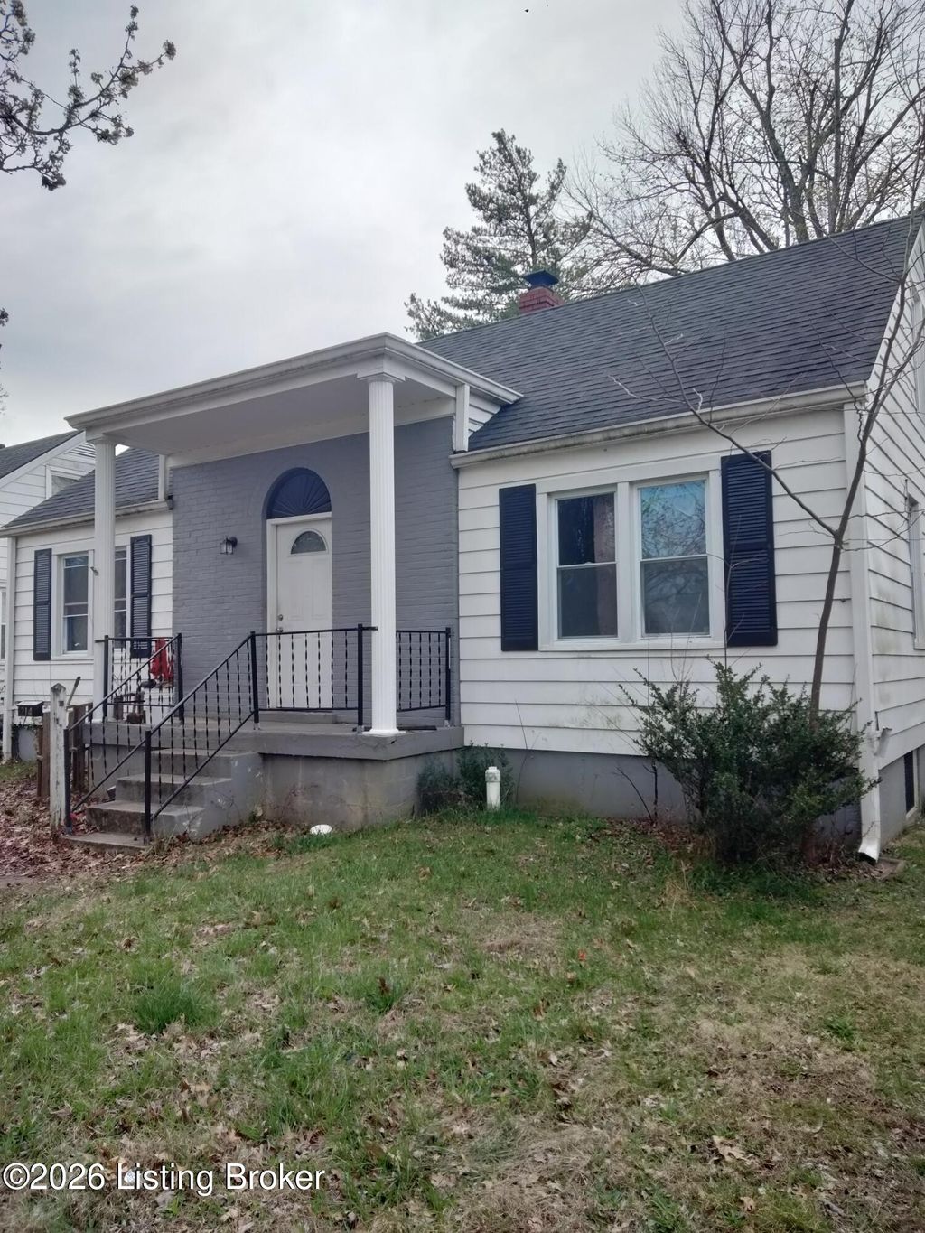 Photo of 214 Iroquois Ave, Louisville, KY 40214 (MLS # 1712745)