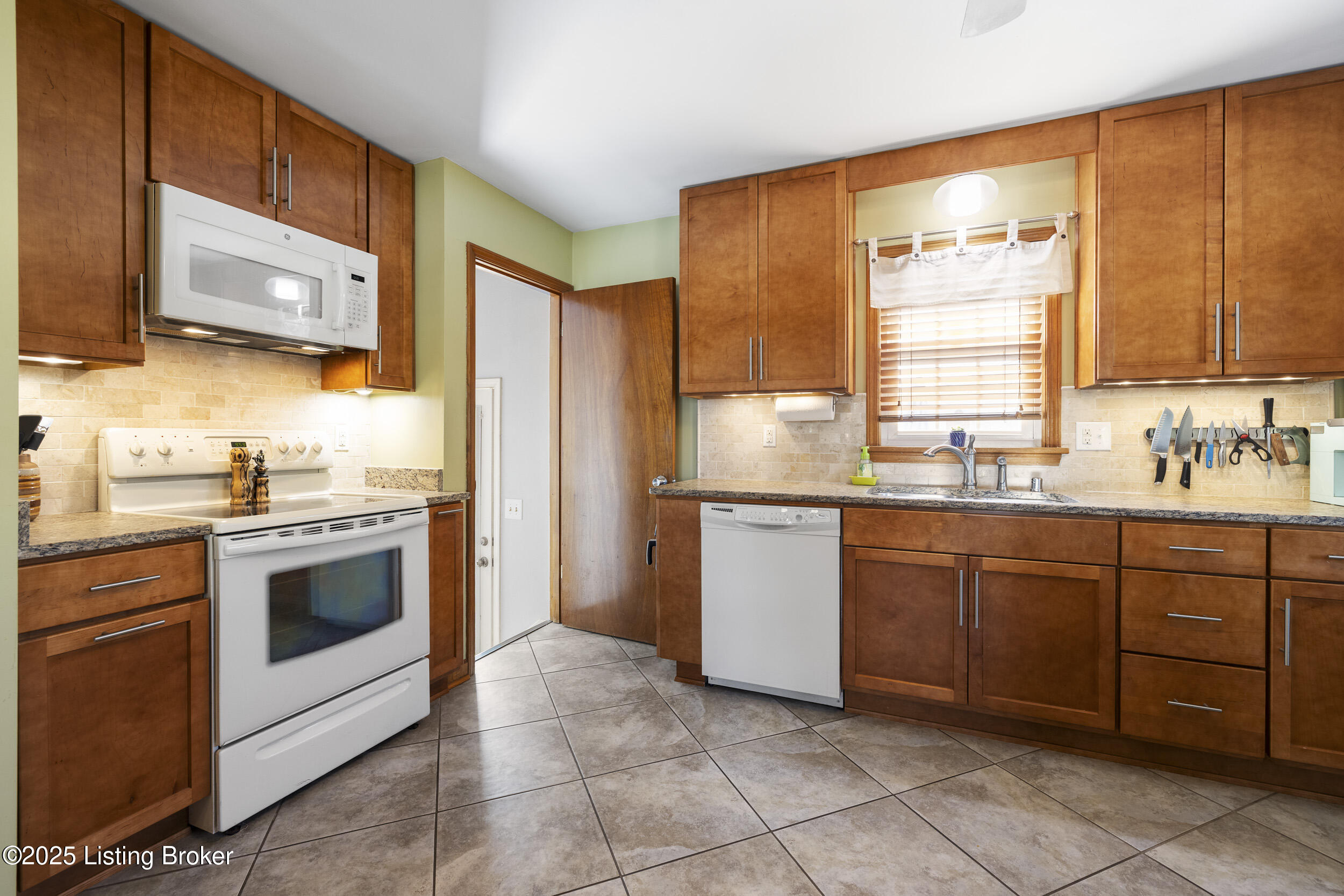 8113 Michael Ray Dr, Louisville, Pennsylvania image 17