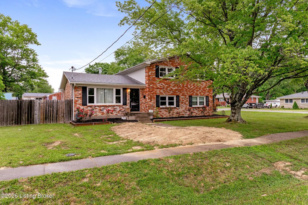 Photo of 201 Harpers Ferry Rd, Louisville, KY 40214 (MLS # 1716525)