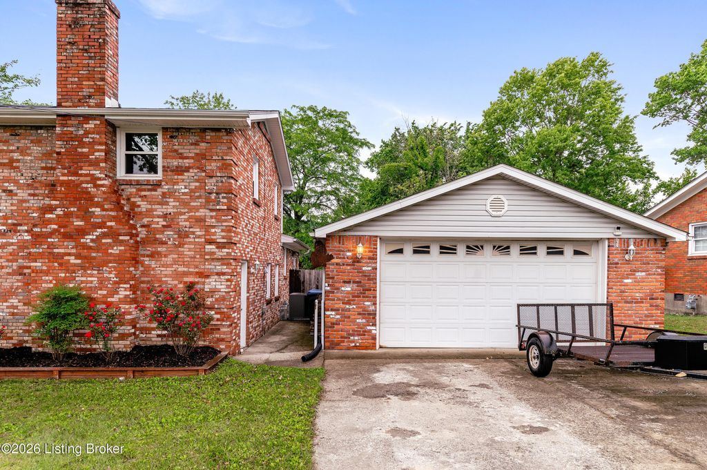 Photo of 201 Harpers Ferry Rd, Louisville, KY 40214 (MLS # 1716525)