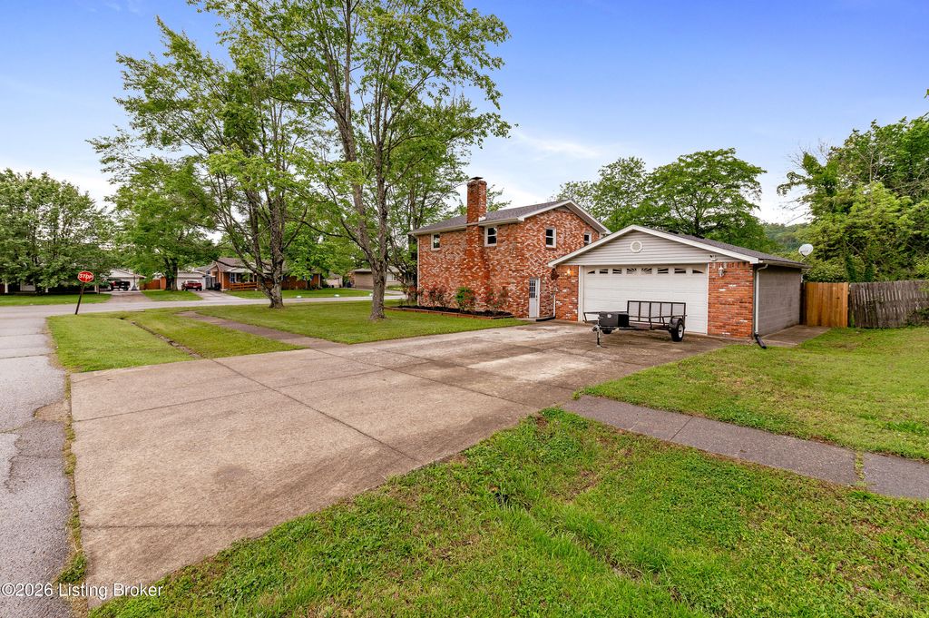 Photo of 201 Harpers Ferry Rd, Louisville, KY 40214 (MLS # 1716525)