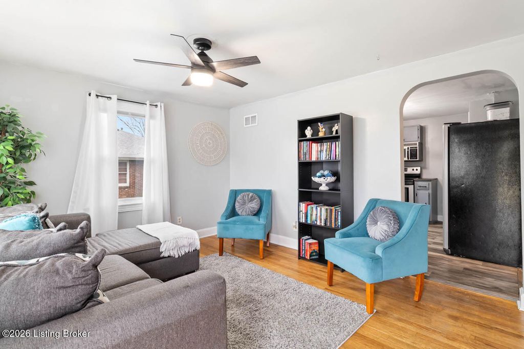 Photo of 2718 Pioneer Rd, Louisville, KY 40216 (MLS # 1706531)