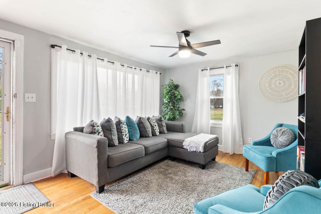 Photo of 2718 Pioneer Rd, Louisville, KY 40216 (MLS # 1706531)