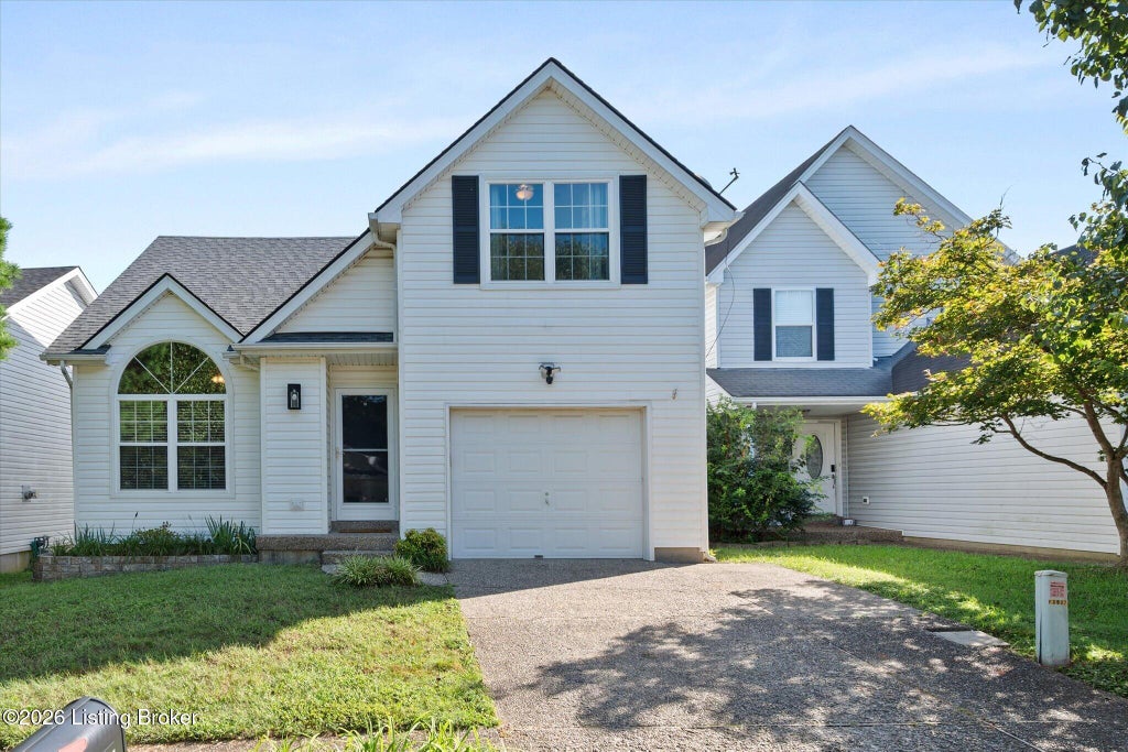 Photo of 3925 Pinoak View Ct, Louisville, KY 40299 (MLS # 1729142)