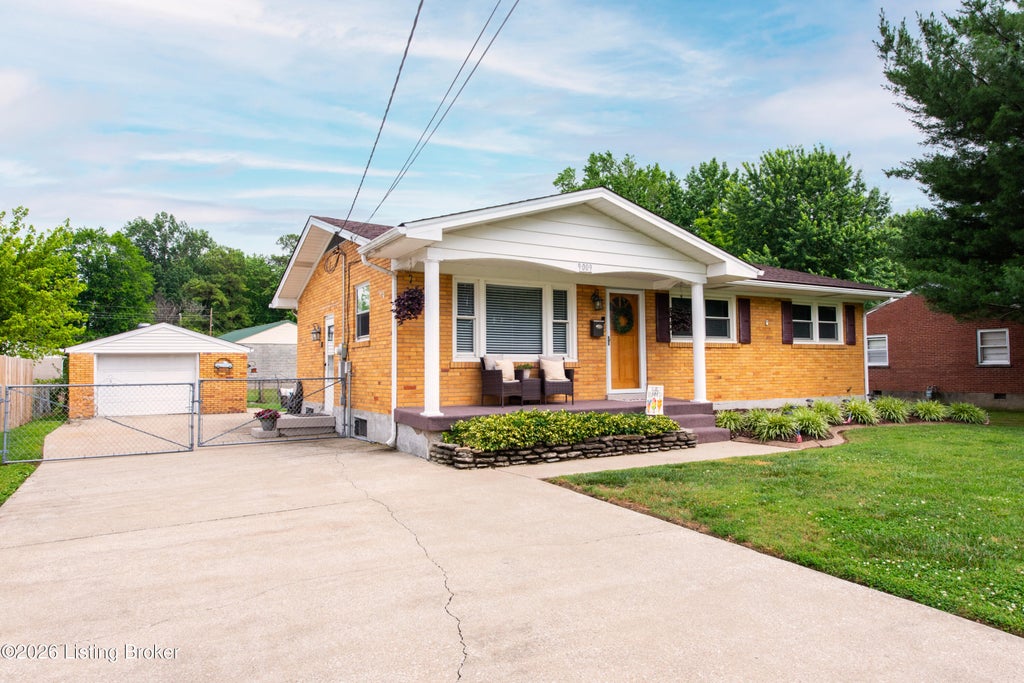 Photo of 9009 Mahoney Dr, Louisville, KY 40258 (MLS # 1720264)