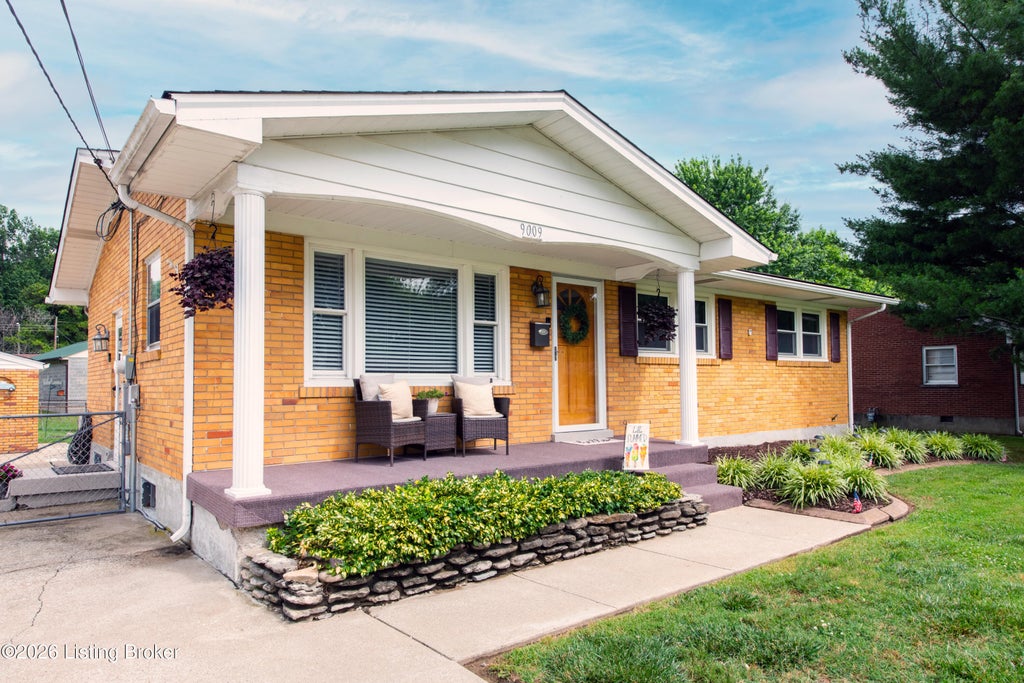 Photo of 9009 Mahoney Dr, Louisville, KY 40258 (MLS # 1720264)