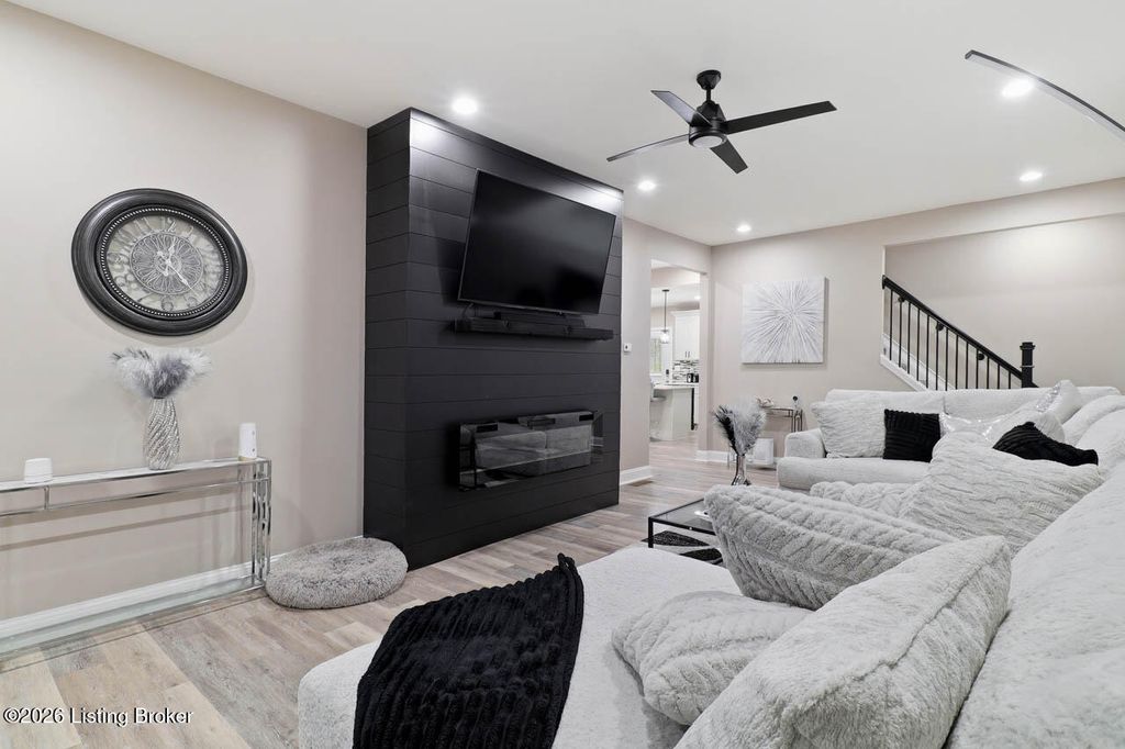 Photo of 2201 Dumesnil St, Louisville, KY 40210 (MLS # 1712068)