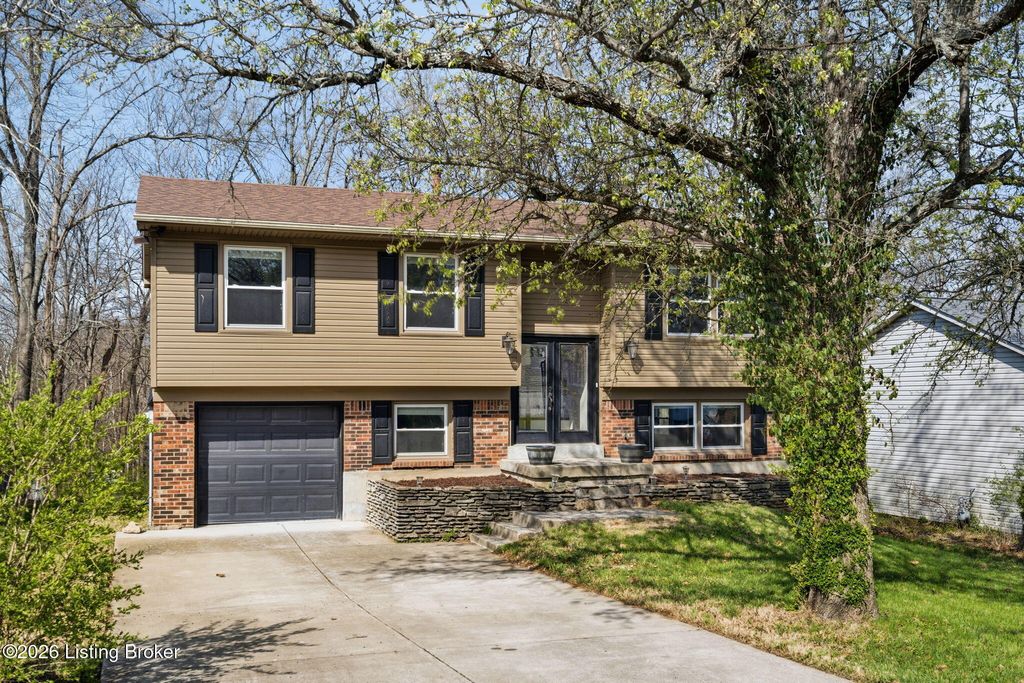 Photo of 7518 E Orchard Grass Blvd, Crestwood, KY 40014 (MLS # 1712576)