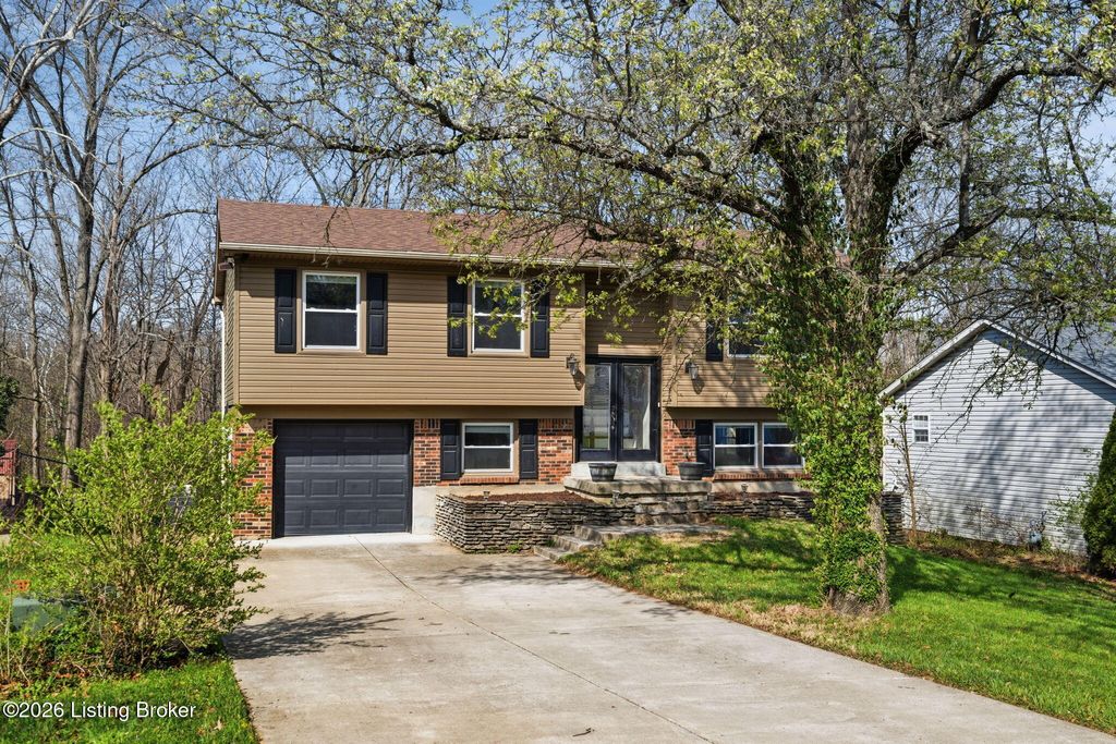 Photo of 7518 E Orchard Grass Blvd, Crestwood, KY 40014 (MLS # 1712576)