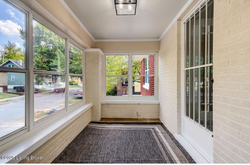 Photo of 117 S Shawnee Terrace, Louisville, KY 40212 (MLS # 1714095)