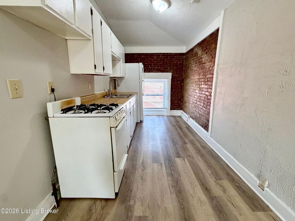 Photo of 1507 W Jefferson St #3, Louisville, KY 40203 (MLS # 1714973)