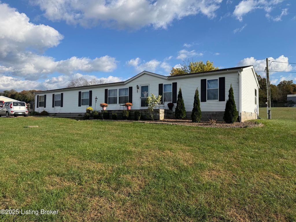 Photo of 234 Ashley Ln, Irvington, KY 40146 (MLS # 1703535)
