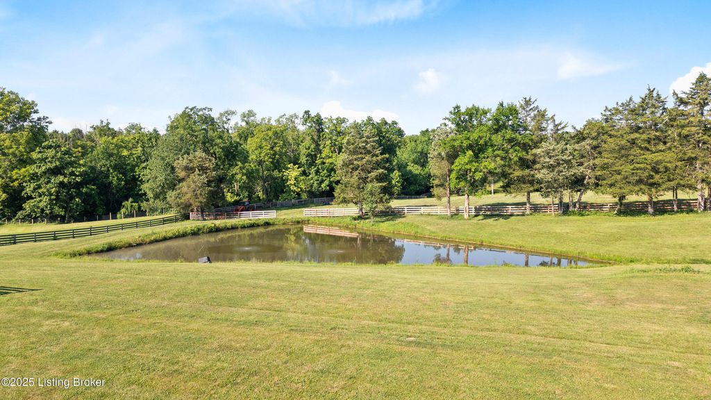 Photo of 6706 Payton Ln, Crestwood, KY 40014 (MLS # 1691248)
