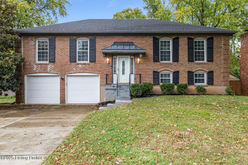 Photo of 10025 Clearcreek Way, Louisville, KY 40223 (MLS # 1702167)