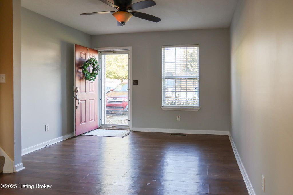 Photo of 612 Plainview Ave, Louisville, KY 40223 (MLS # 1706134)