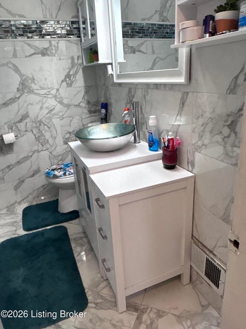 Tiny photo for 1309 Carol Jean Ct, Louisville, KY 40215 (MLS # 1728993)