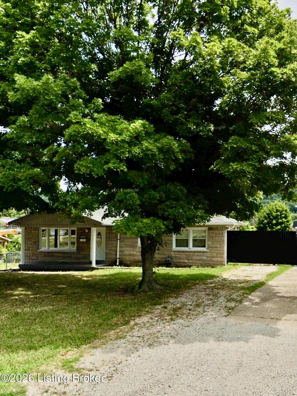 Photo of 4903 Fielding Way, Louisville, KY 40216 (MLS # 1708950)