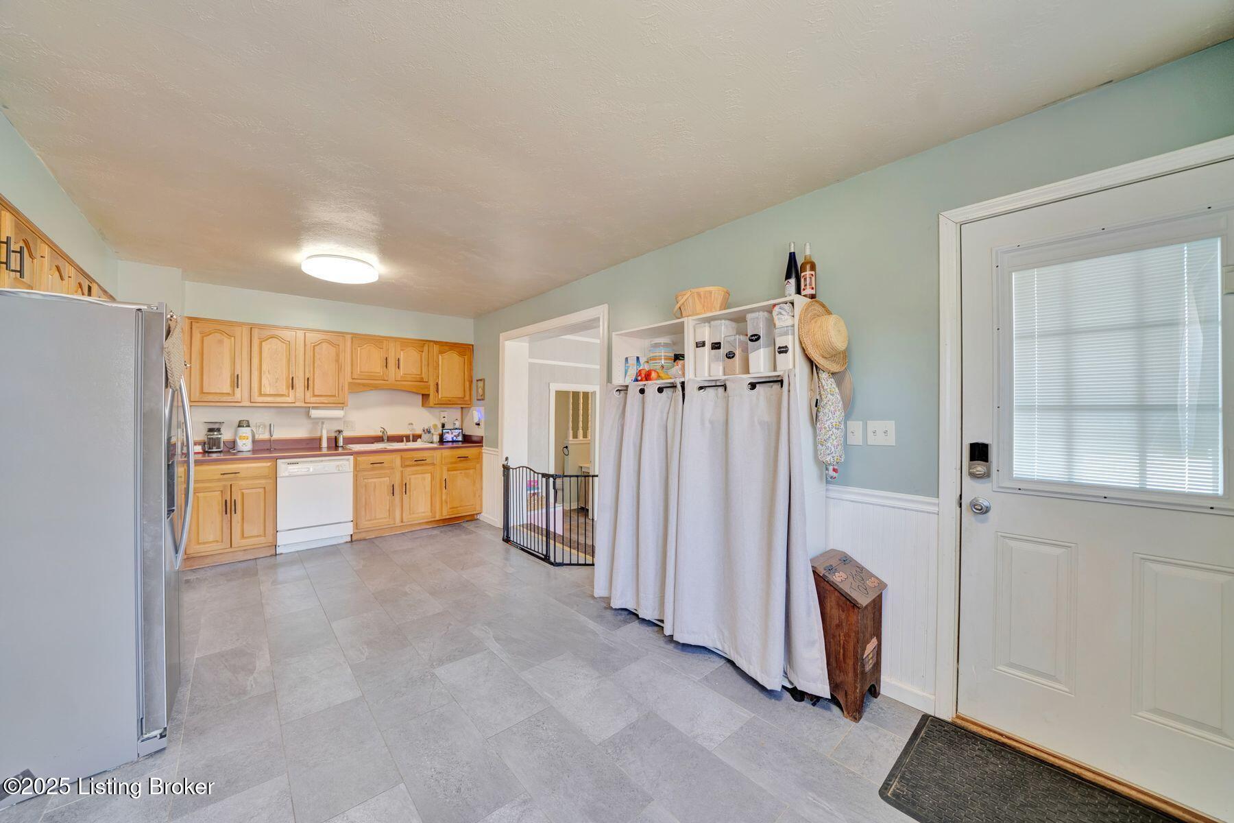 5702 Elmer Ln, Louisville, Pennsylvania image 7