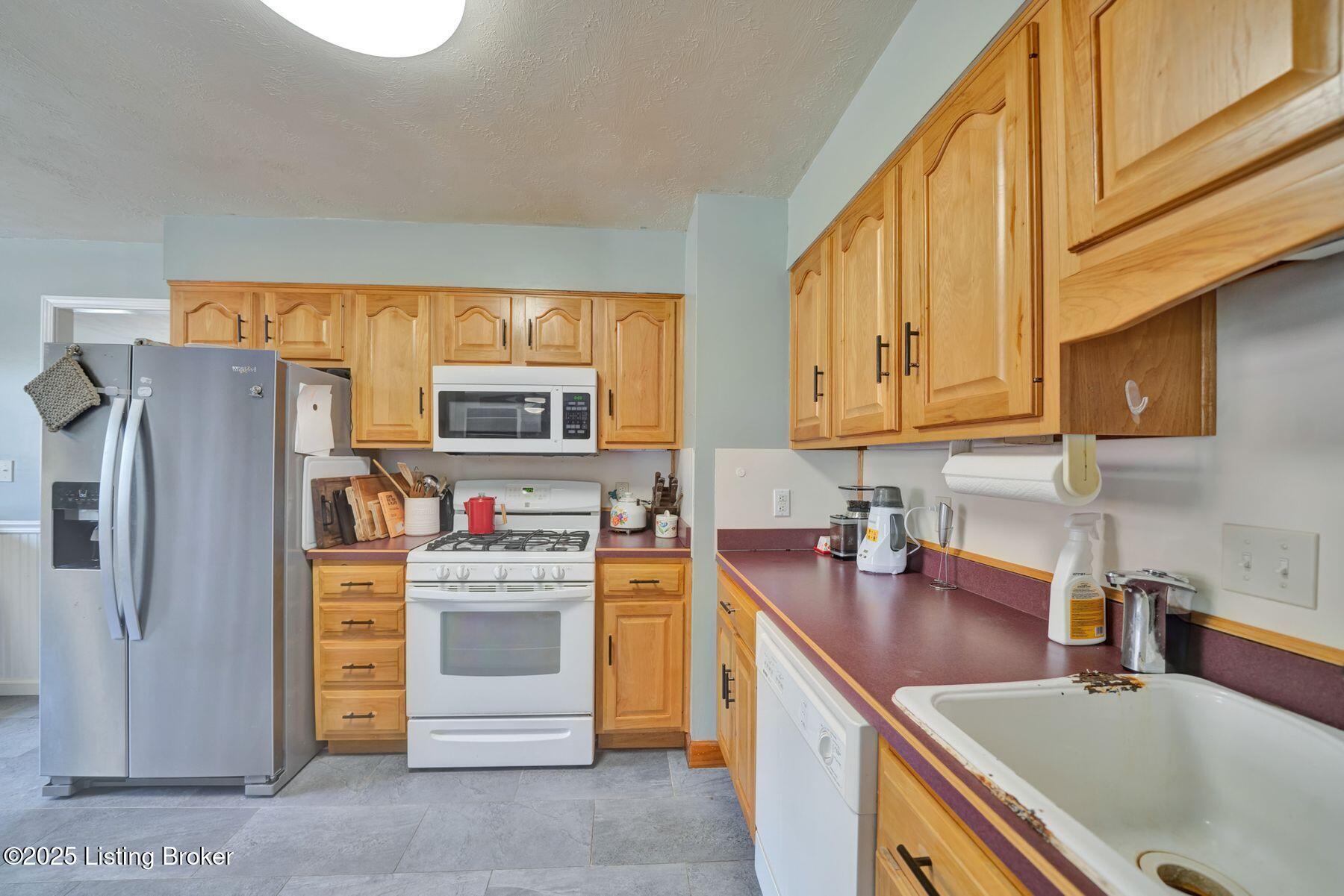 5702 Elmer Ln, Louisville, Pennsylvania image 9