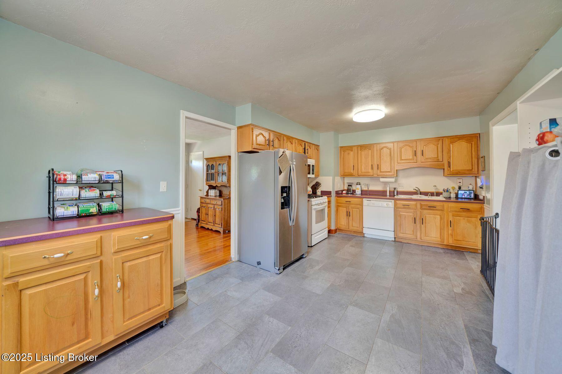 5702 Elmer Ln, Louisville, Pennsylvania image 8