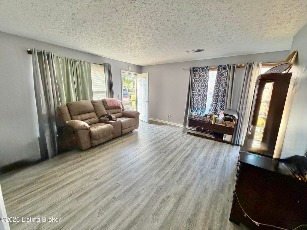 Photo of 2612 Vonoa Dr, Radcliff, KY 40160 (MLS # 1714633)