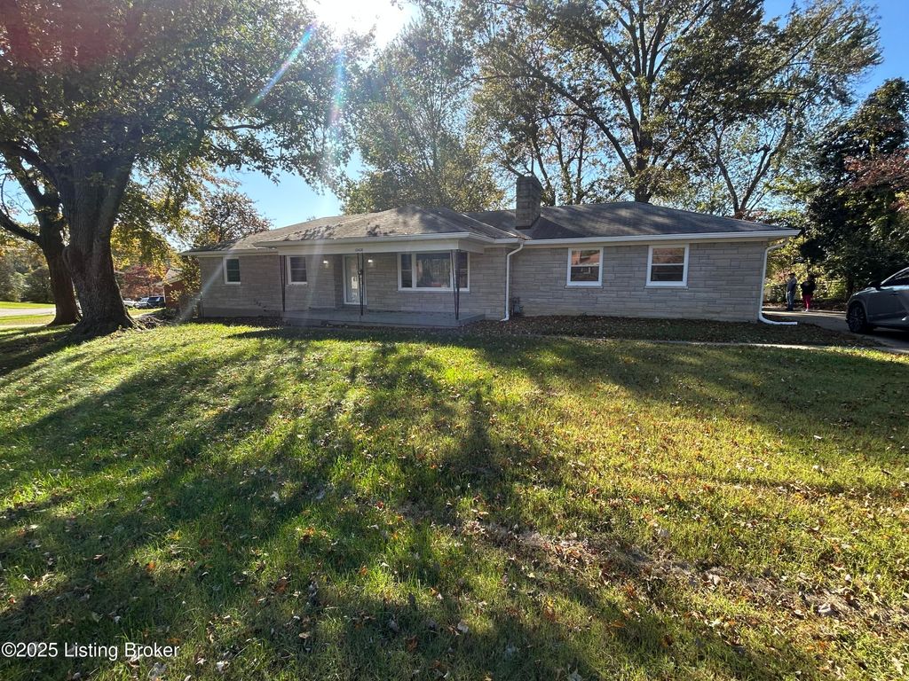 Photo of 10408 S Dodge Ln, Louisville, KY 40272 (MLS # 1701955)