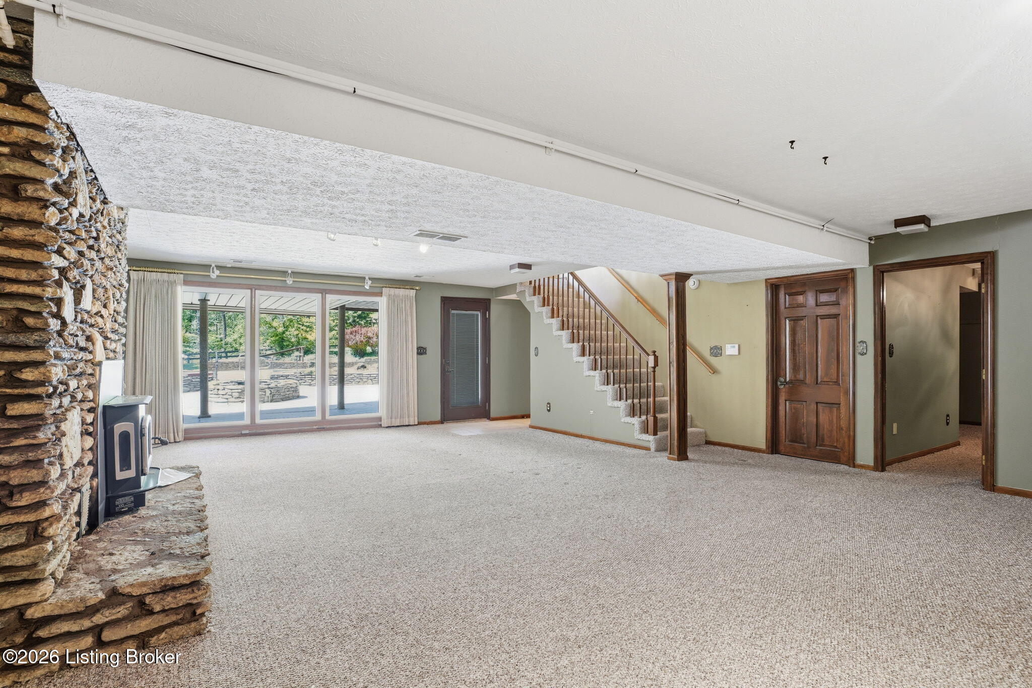 Louisville, Kentucky, 40214, United States, 4 Bedrooms Bedrooms, ,3 BathroomsBathrooms,Residential,Active,2044162