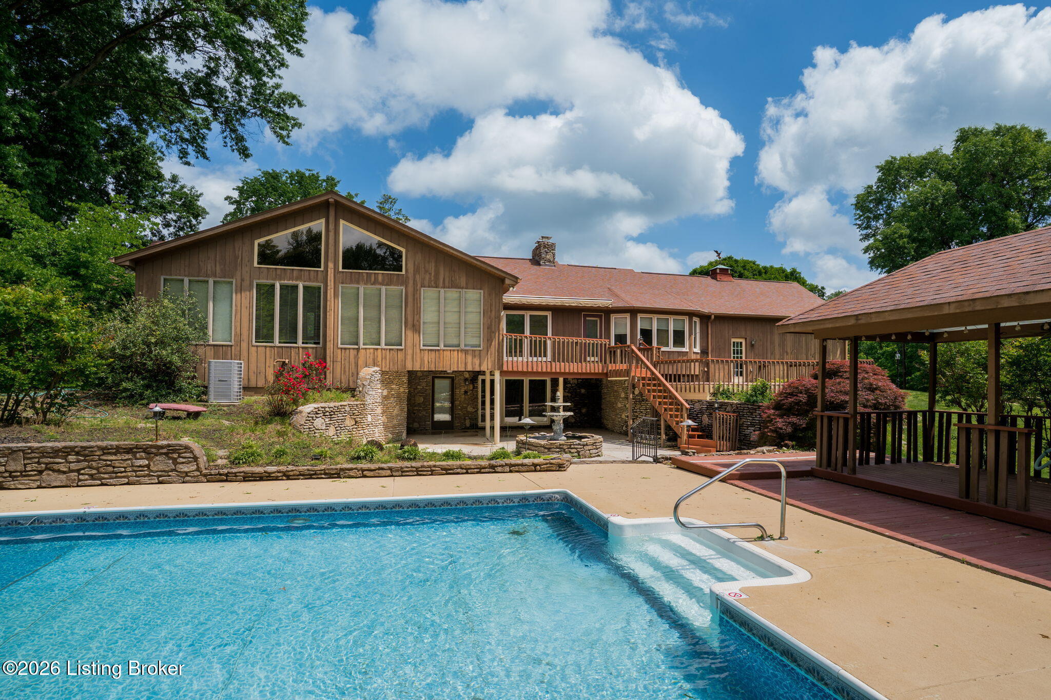 Louisville, Kentucky, 40214, United States, 4 Bedrooms Bedrooms, ,3 BathroomsBathrooms,Residential,Active,2044162