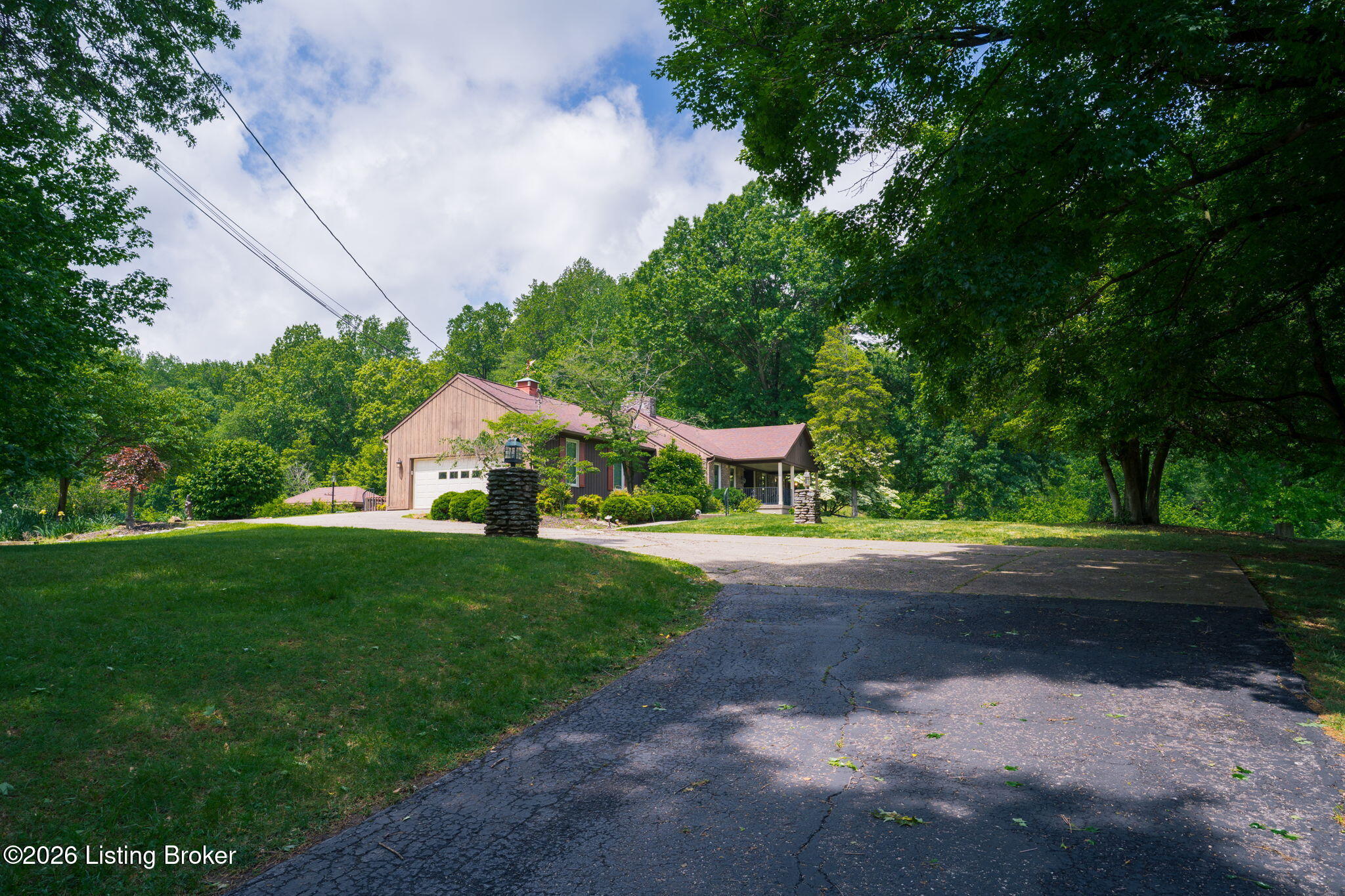 Louisville, Kentucky, 40214, United States, 4 Bedrooms Bedrooms, ,3 BathroomsBathrooms,Residential,Active,2044162
