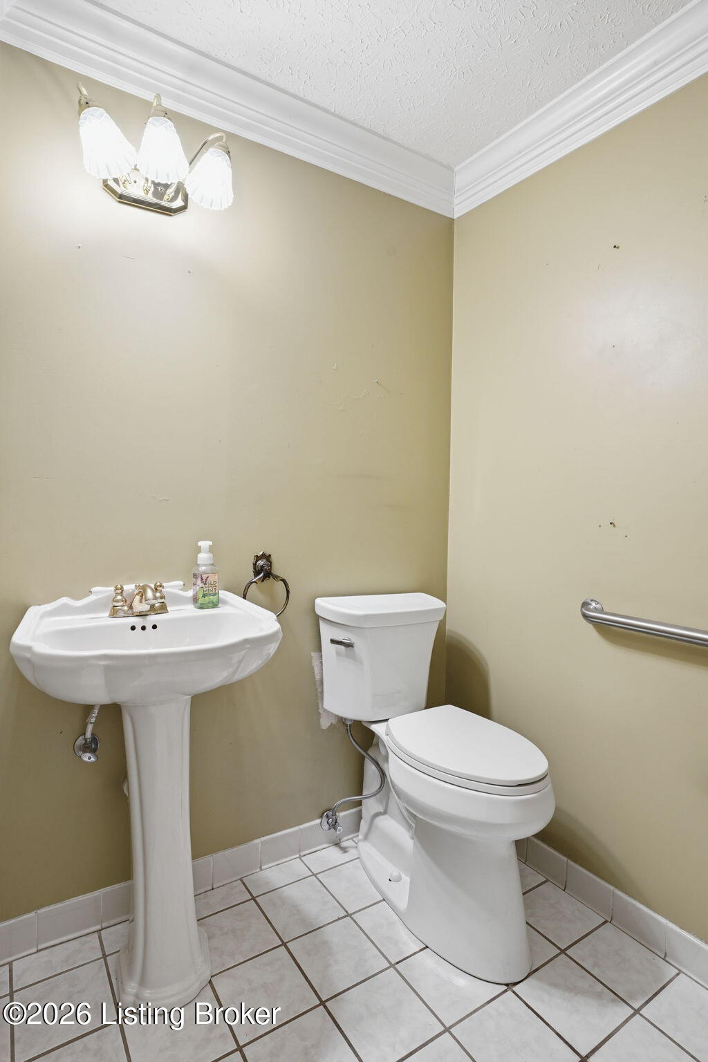 Louisville, Kentucky, 40214, United States, 4 Bedrooms Bedrooms, ,3 BathroomsBathrooms,Residential,Active,2044162