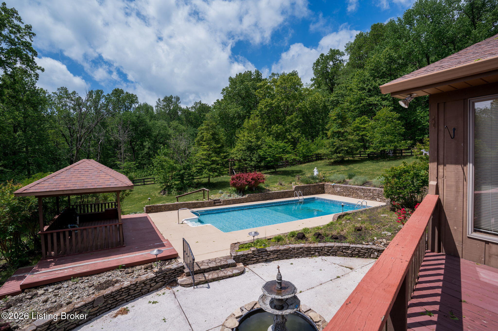 Louisville, Kentucky, 40214, United States, 4 Bedrooms Bedrooms, ,3 BathroomsBathrooms,Residential,Active,2044162