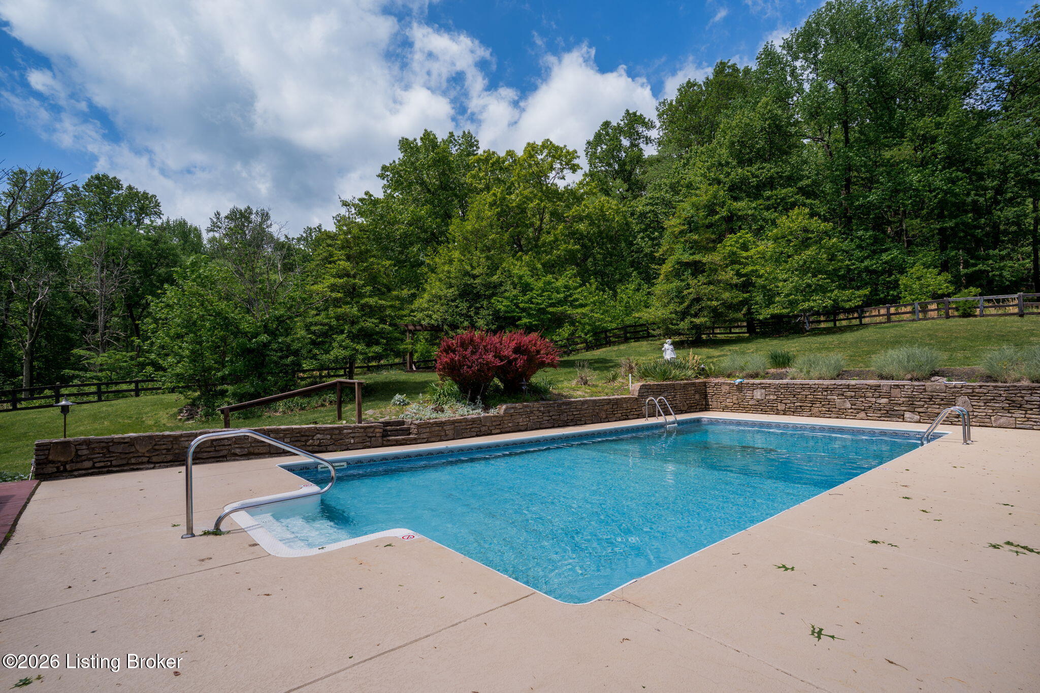 Louisville, Kentucky, 40214, United States, 4 Bedrooms Bedrooms, ,3 BathroomsBathrooms,Residential,Active,2044162