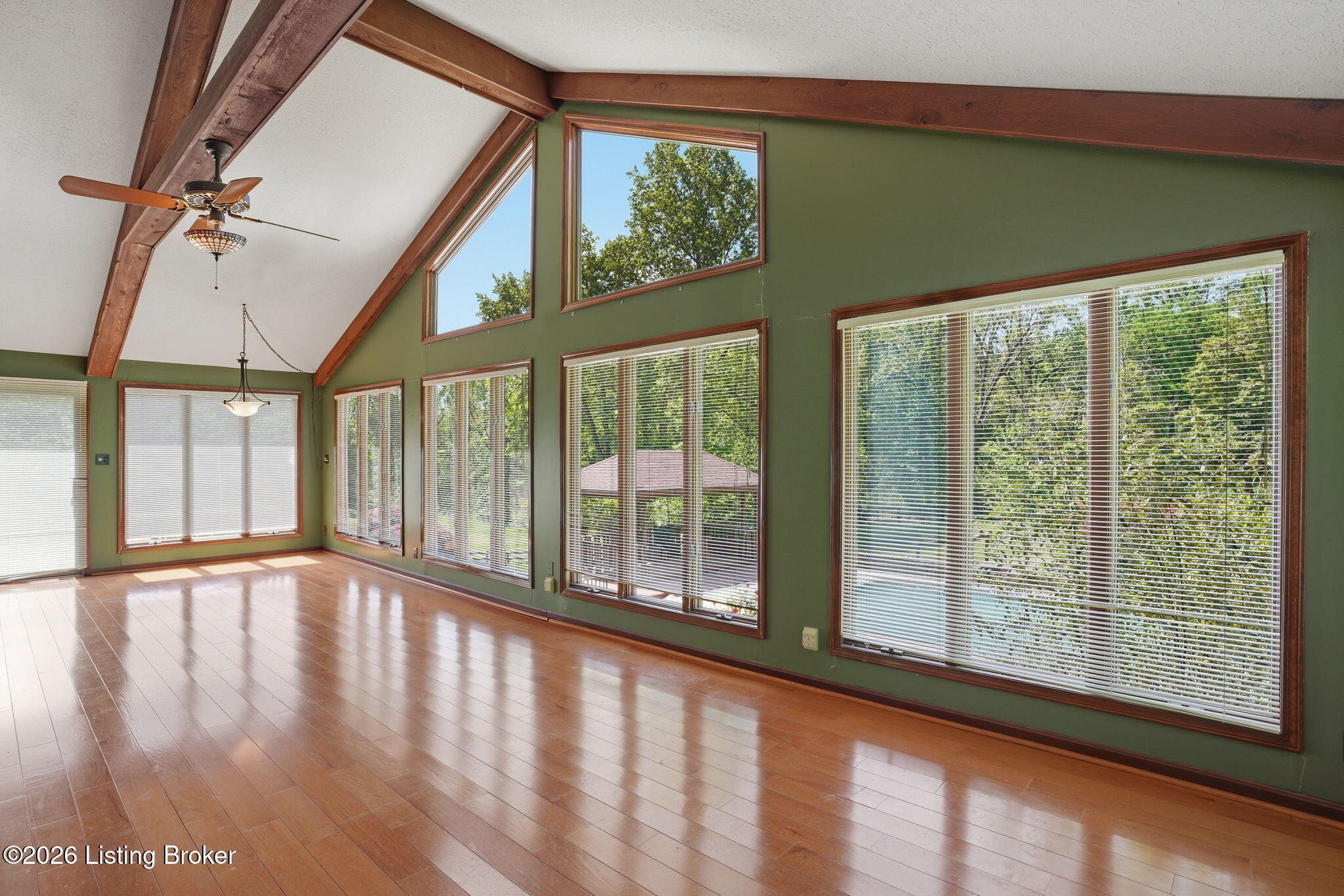 Louisville, Kentucky, 40214, United States, 4 Bedrooms Bedrooms, ,3 BathroomsBathrooms,Residential,Active,2044162