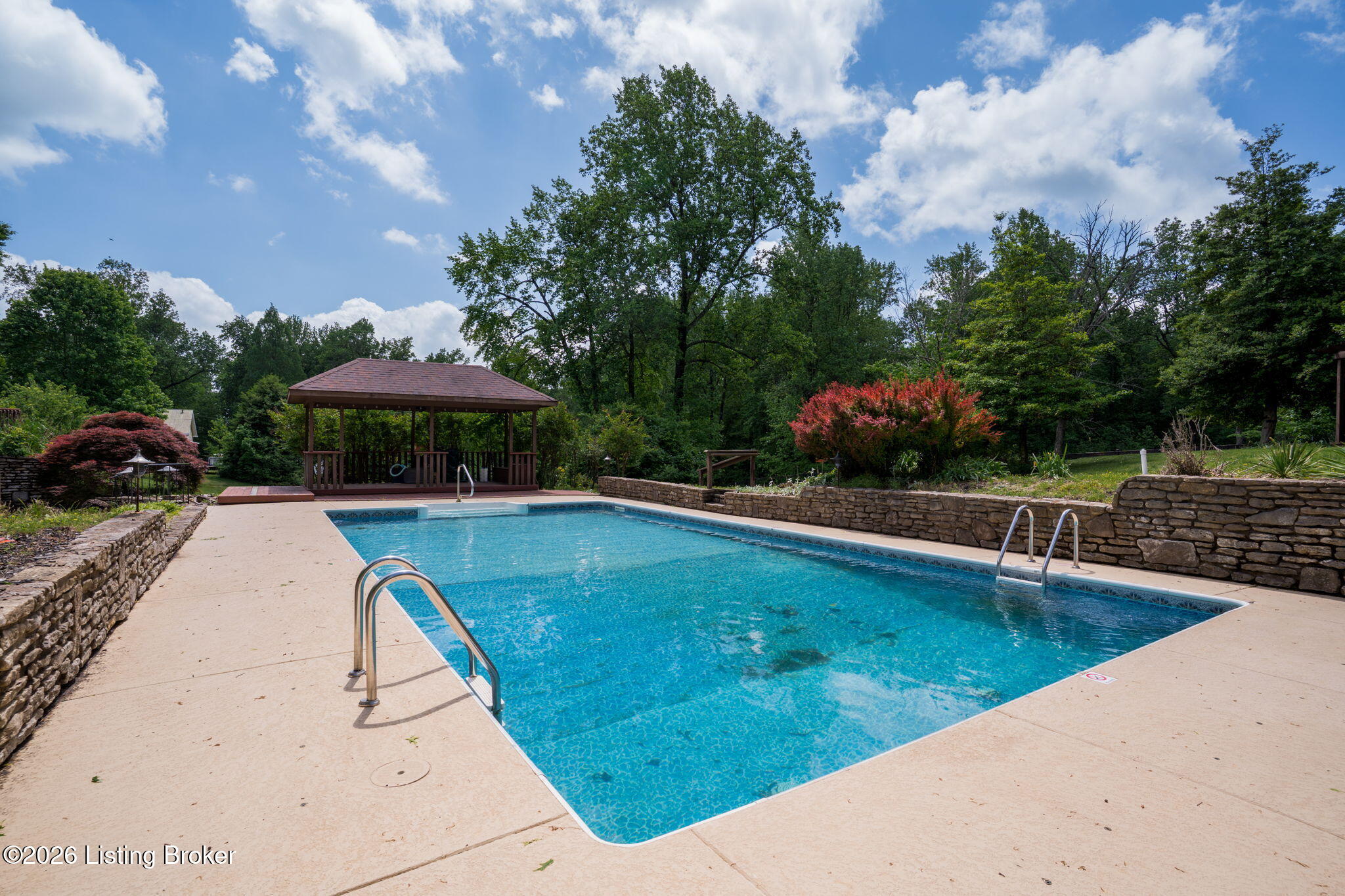 Louisville, Kentucky, 40214, United States, 4 Bedrooms Bedrooms, ,3 BathroomsBathrooms,Residential,Active,2044162