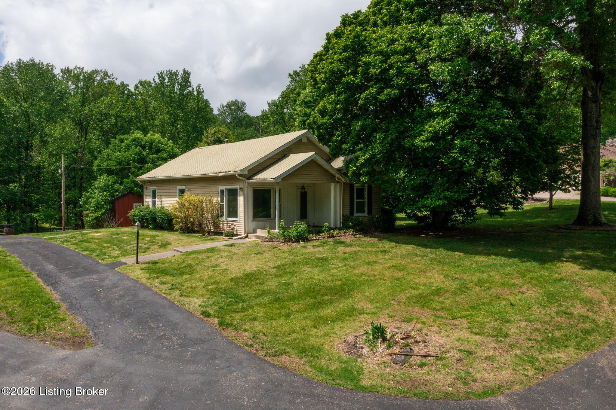 Louisville, Kentucky, 40214, United States, 4 Bedrooms Bedrooms, ,3 BathroomsBathrooms,Residential,Active,2044162
