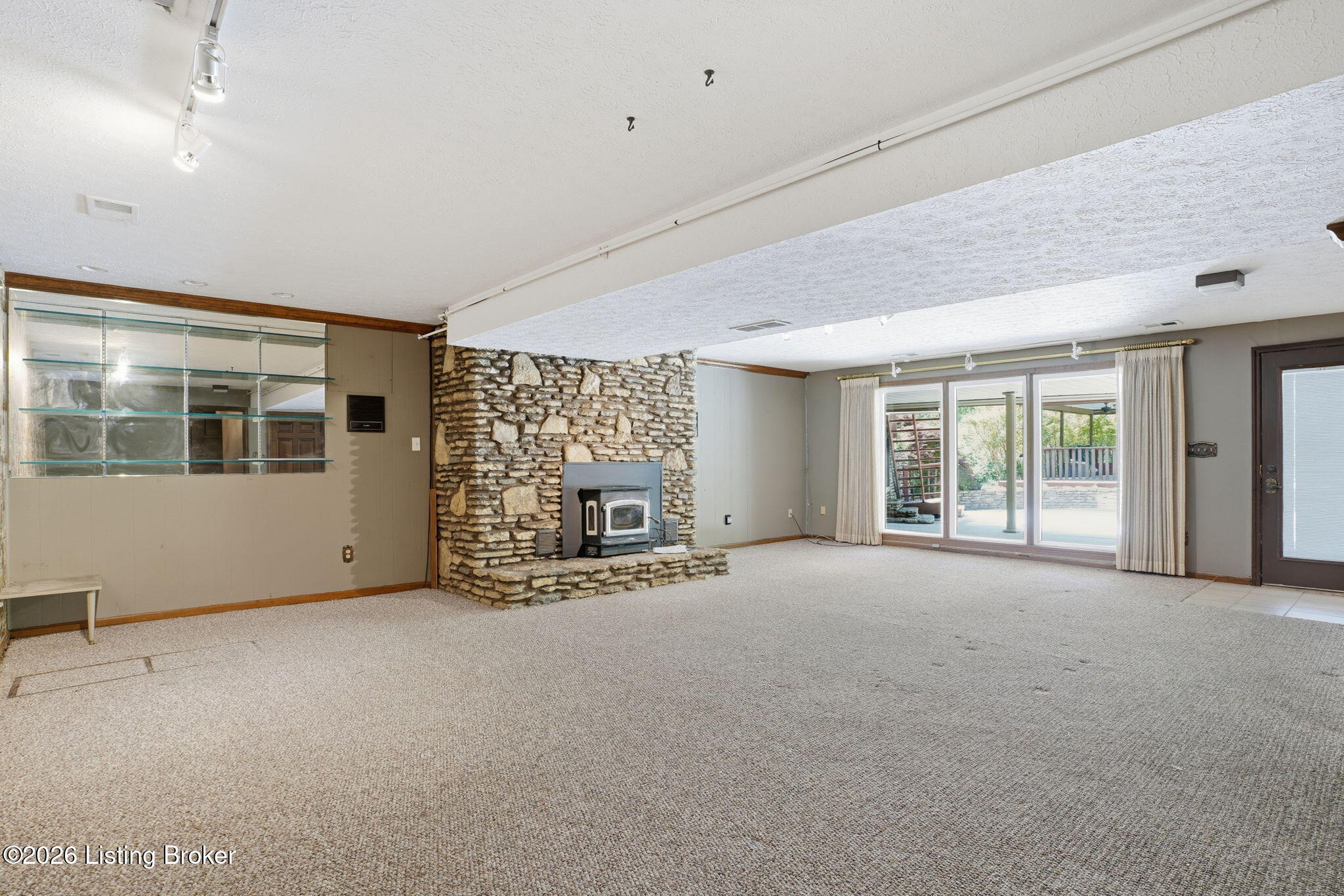 Louisville, Kentucky, 40214, United States, 4 Bedrooms Bedrooms, ,3 BathroomsBathrooms,Residential,Active,2044162