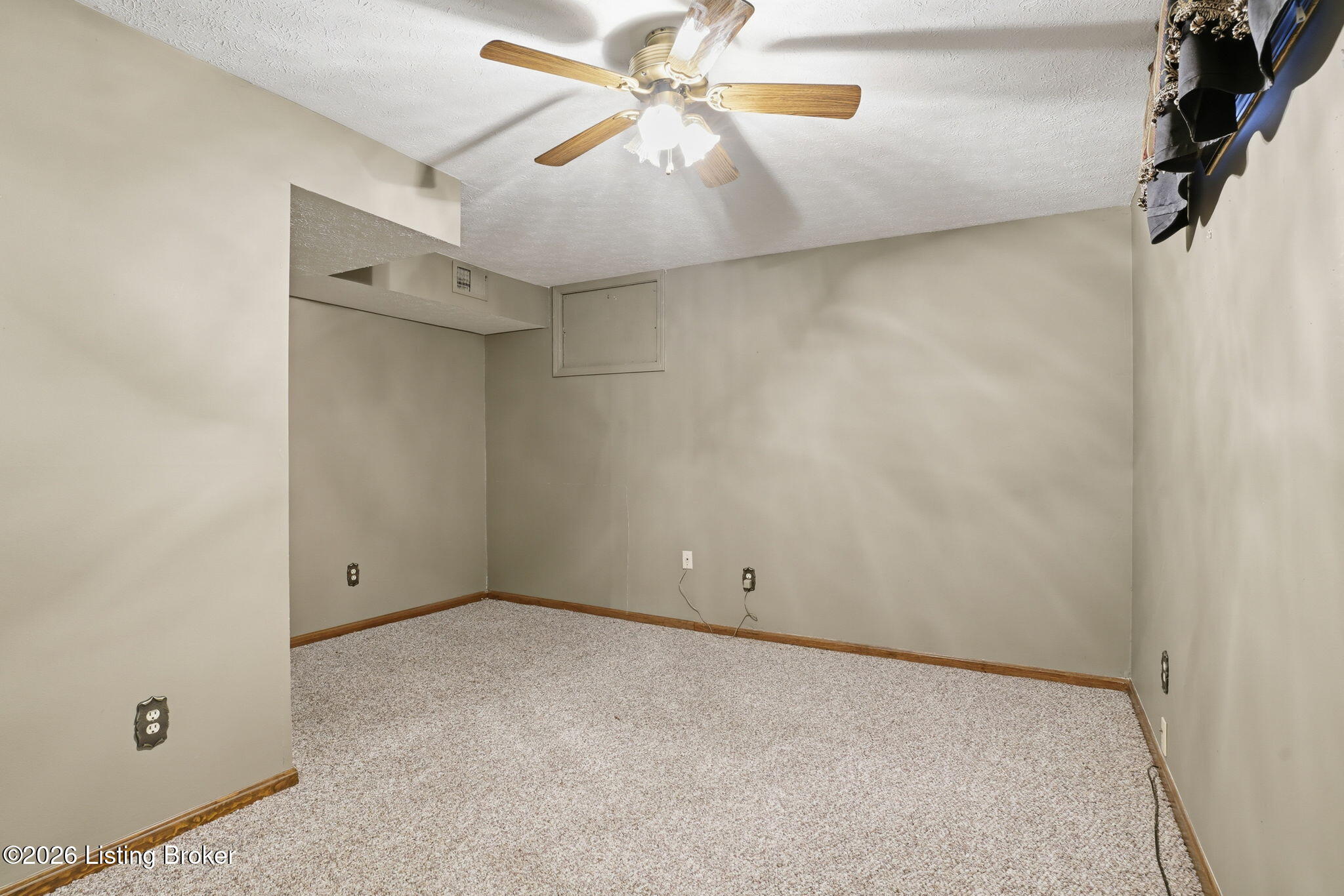 Louisville, Kentucky, 40214, United States, 4 Bedrooms Bedrooms, ,3 BathroomsBathrooms,Residential,Active,2044162