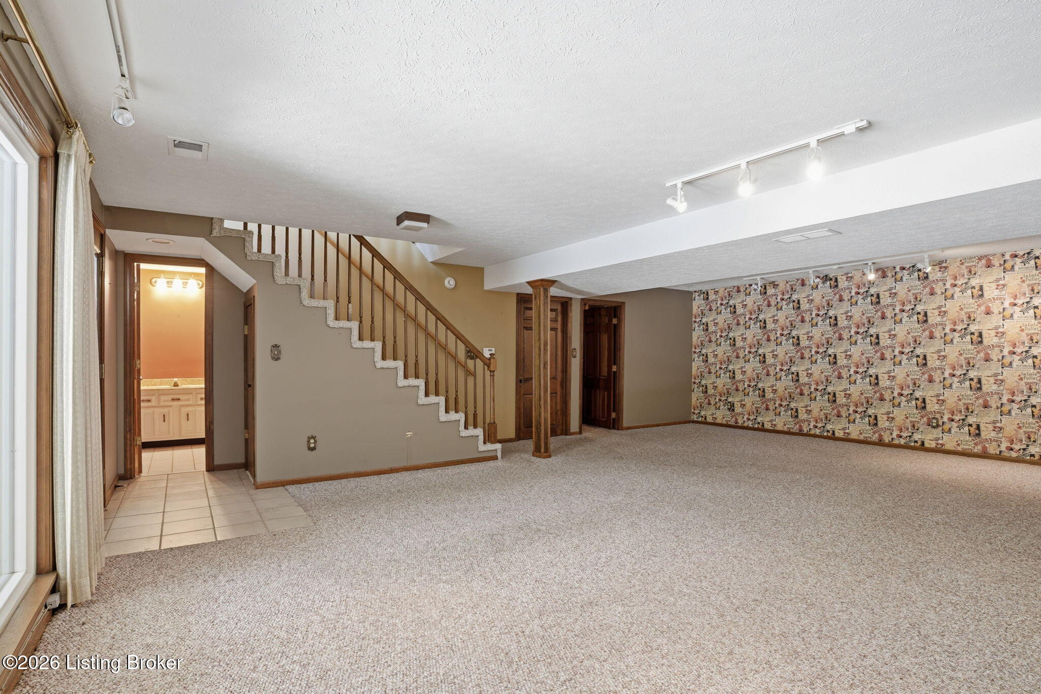 Louisville, Kentucky, 40214, United States, 4 Bedrooms Bedrooms, ,3 BathroomsBathrooms,Residential,Active,2044162