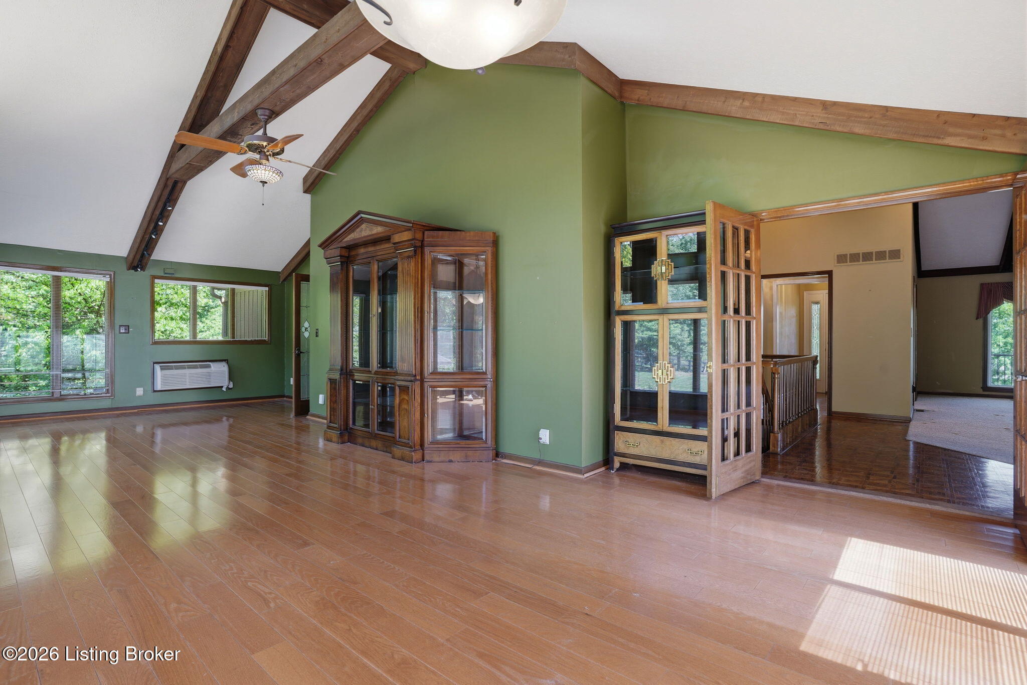 Louisville, Kentucky, 40214, United States, 4 Bedrooms Bedrooms, ,3 BathroomsBathrooms,Residential,Active,2044162