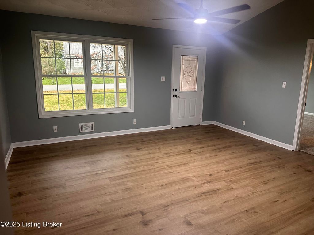 Photo of 121 Hagan Dr, Bardstown, KY 40004 (MLS # 1704395)