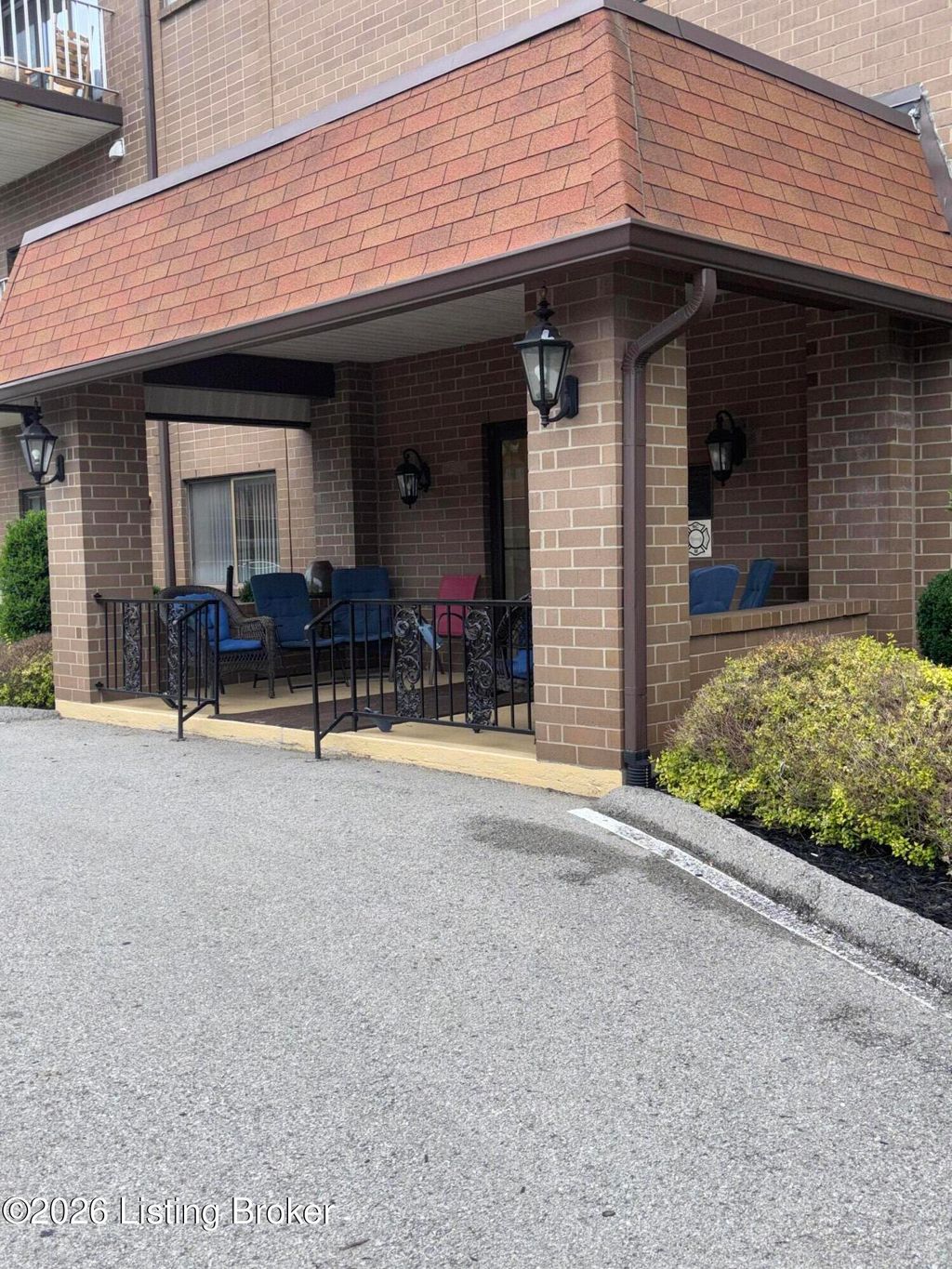 Photo of 3030 Breckenridge Ln, Louisville, KY 40220 (MLS # 1718174)